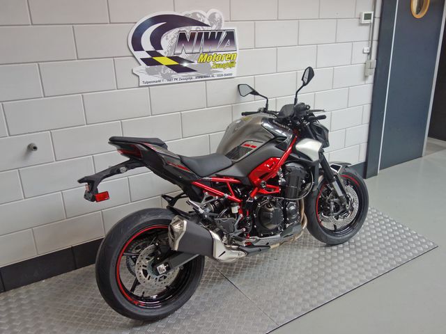 kawasaki - z900