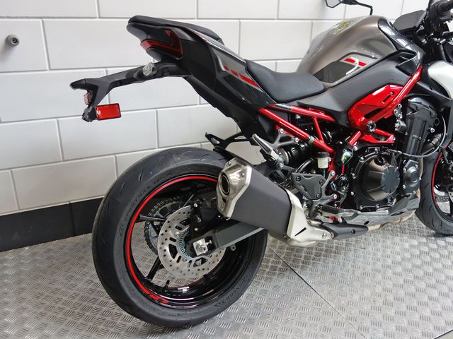 kawasaki - z900
