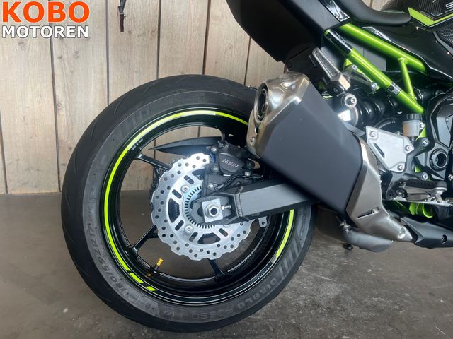 kawasaki - z900
