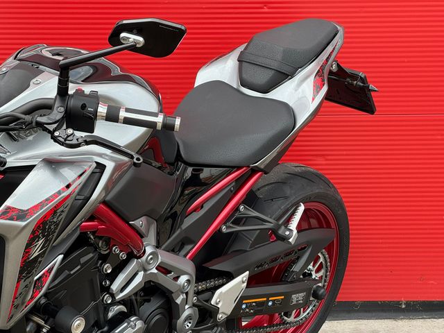 kawasaki - z900