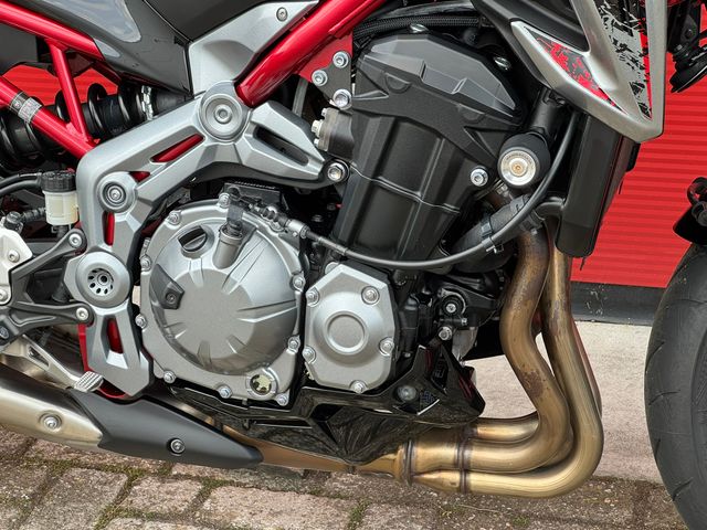 kawasaki - z900