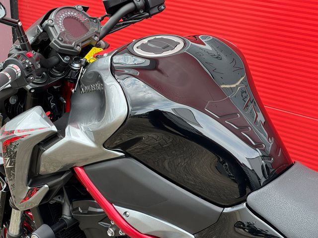 kawasaki - z900