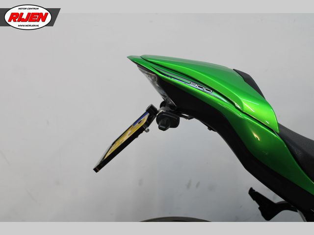 kawasaki - z900