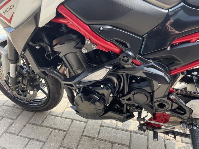 kawasaki - z900