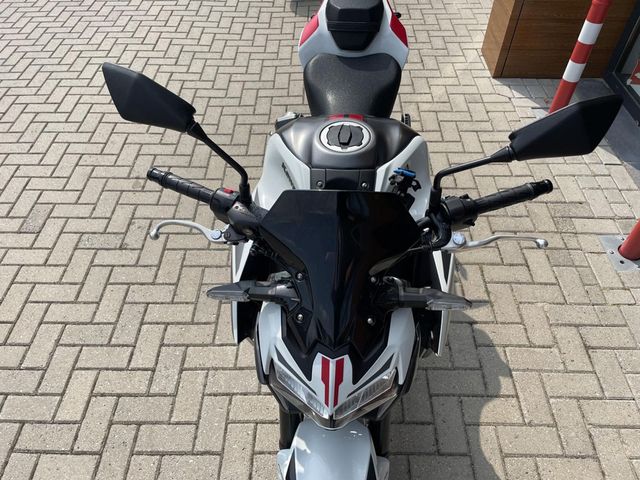 kawasaki - z900