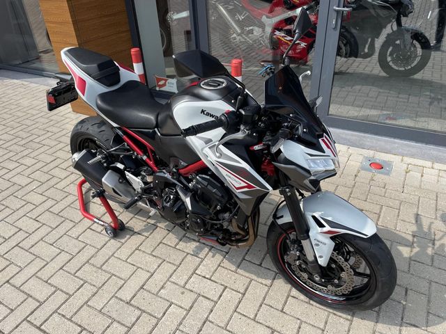 kawasaki - z900