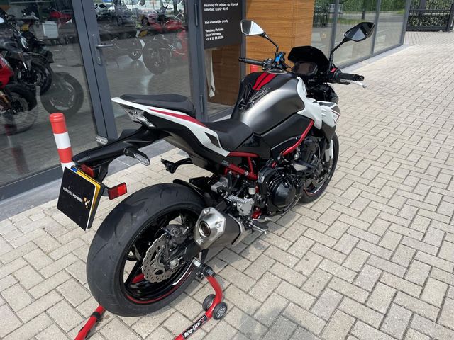 kawasaki - z900