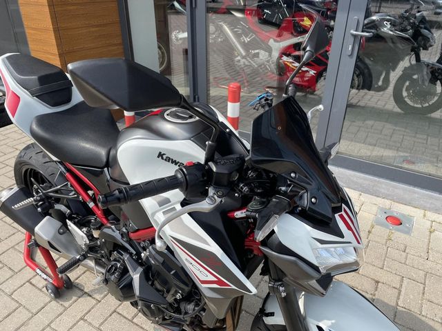 kawasaki - z900