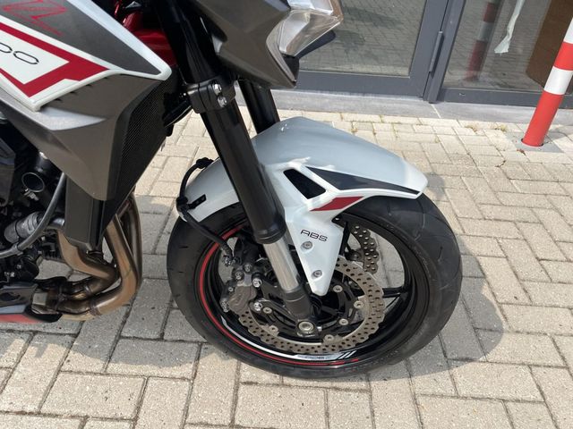 kawasaki - z900