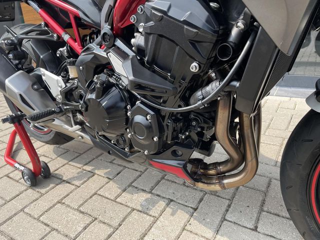 kawasaki - z900