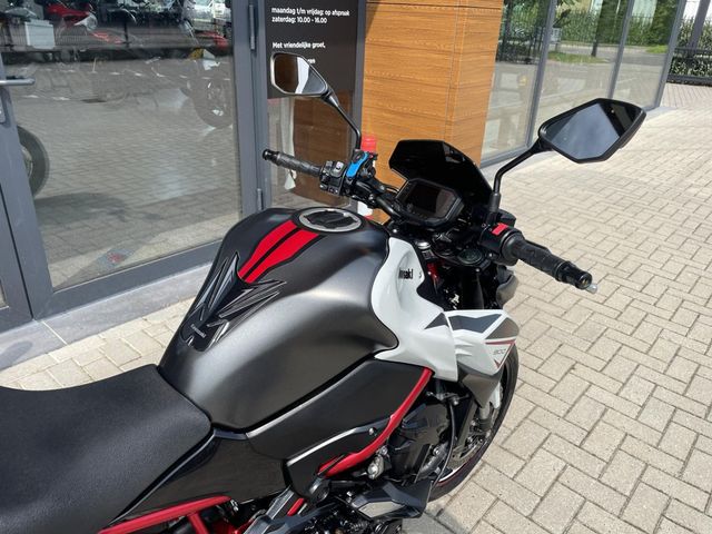 kawasaki - z900