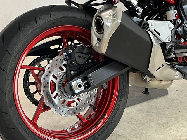 kawasaki - z900