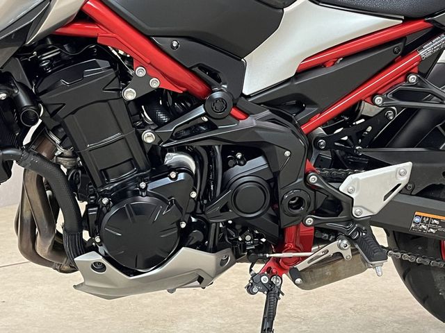 kawasaki - z900