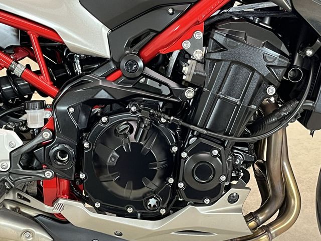kawasaki - z900