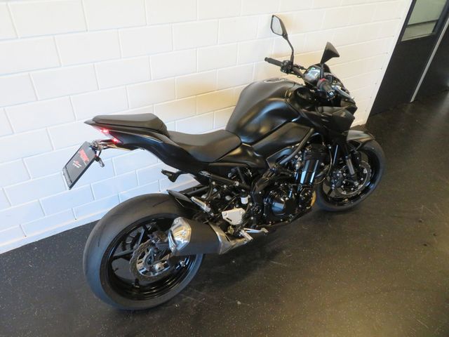 kawasaki - z900