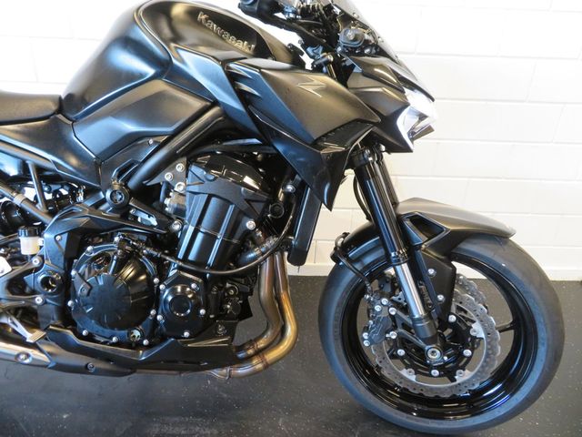 kawasaki - z900