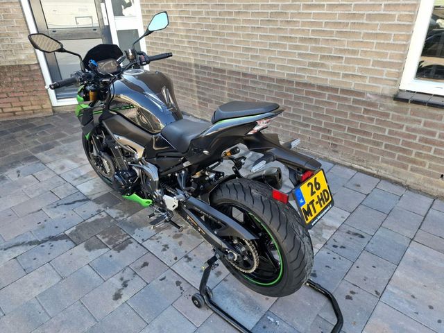 kawasaki - z900-se