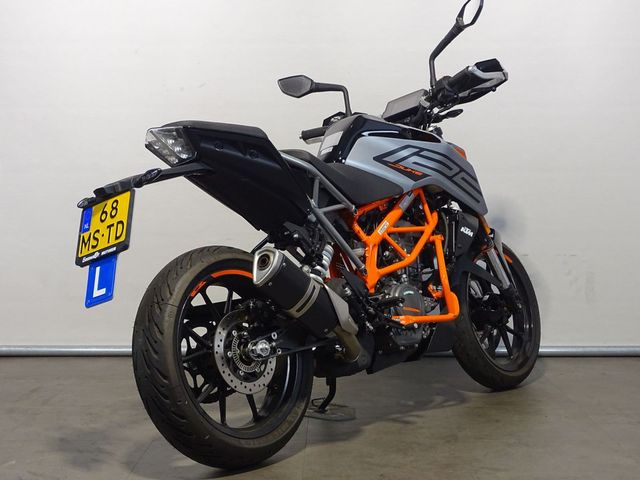 ktm - 125-duke