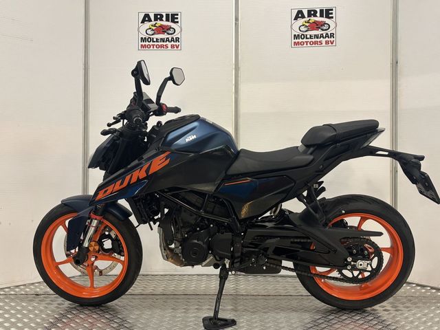 ktm - 125-duke