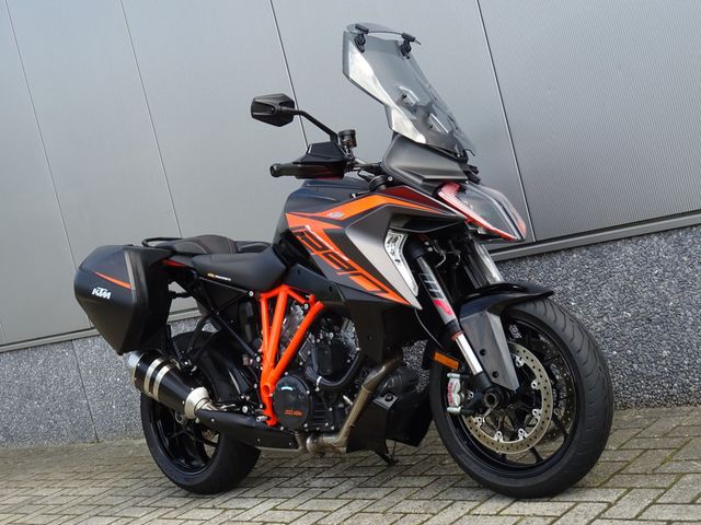 ktm - 1290-super-duke-gt