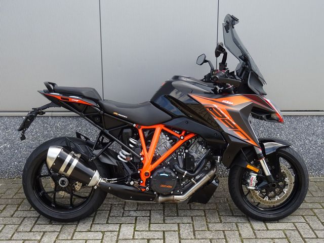 ktm - 1290-super-duke-gt