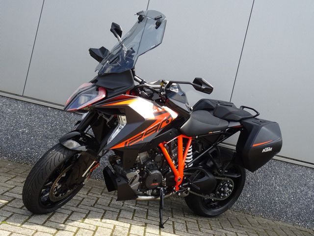 ktm - 1290-super-duke-gt