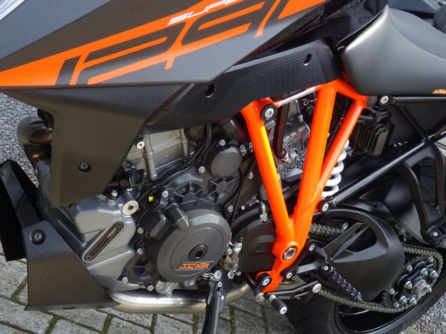 ktm - 1290-super-duke-gt