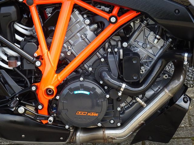 ktm - 1290-super-duke-gt