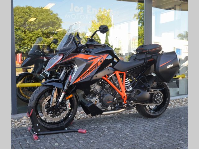 ktm - 1290-super-duke-gt