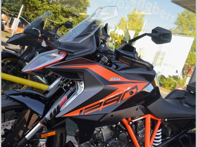 ktm - 1290-super-duke-gt