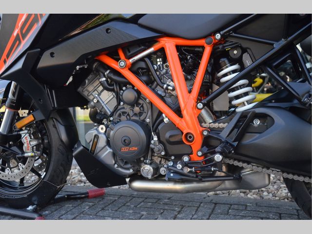 ktm - 1290-super-duke-gt