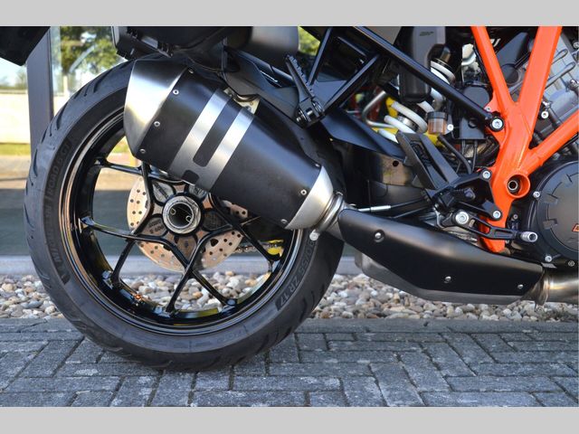 ktm - 1290-super-duke-gt