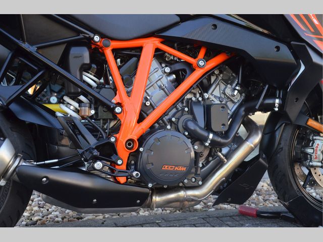 ktm - 1290-super-duke-gt