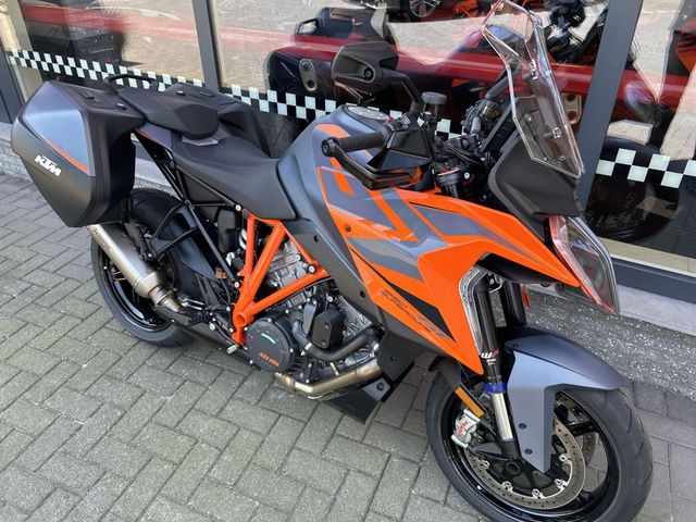 ktm - 1290-super-duke-gt