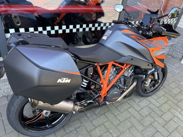 ktm - 1290-super-duke-gt