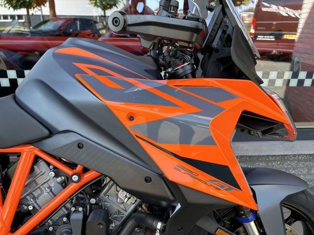 ktm - 1290-super-duke-gt