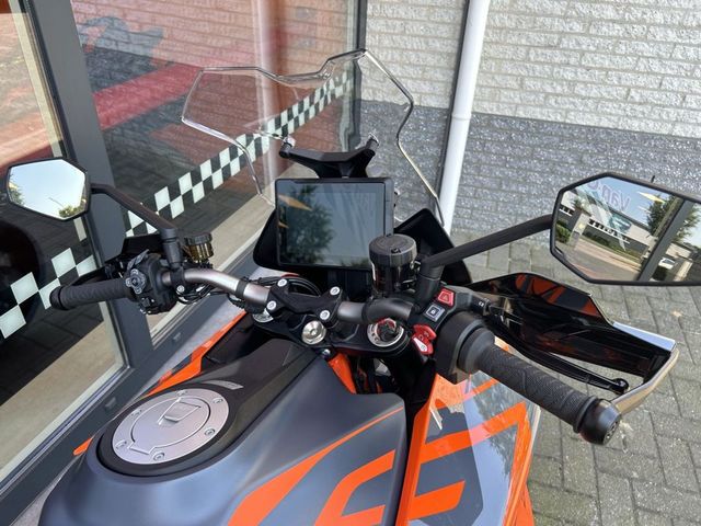 ktm - 1290-super-duke-gt