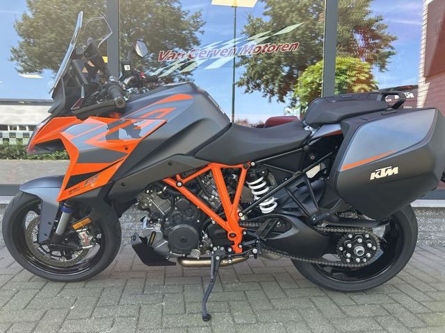 ktm - 1290-super-duke-gt