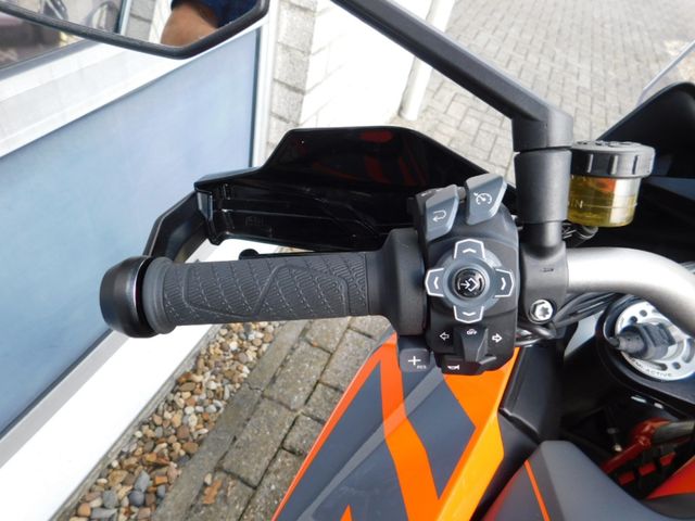 ktm - 1290-super-duke-gt