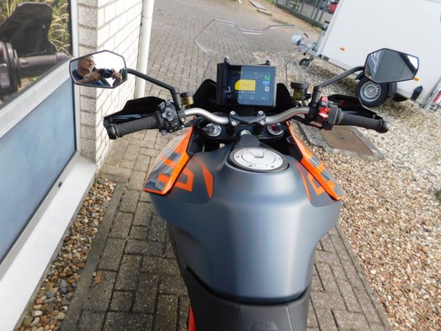 ktm - 1290-super-duke-gt