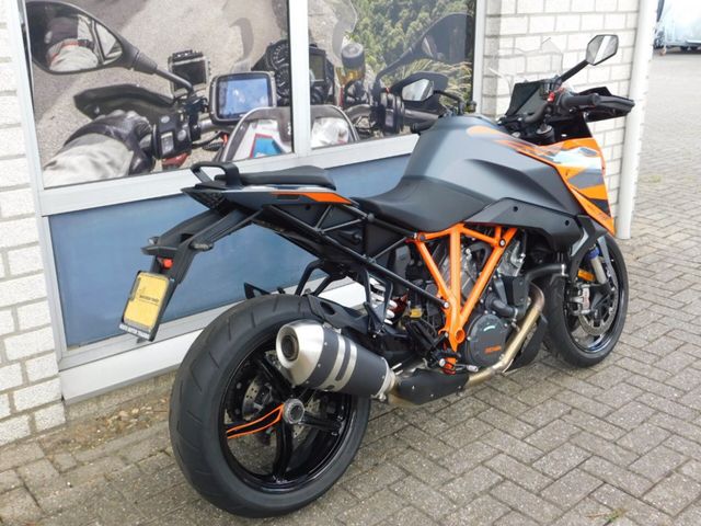 ktm - 1290-super-duke-gt