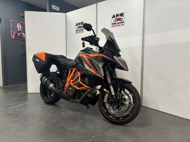 ktm - 1290-super-duke-gt