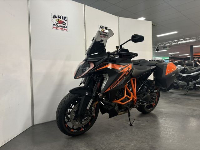 ktm - 1290-super-duke-gt