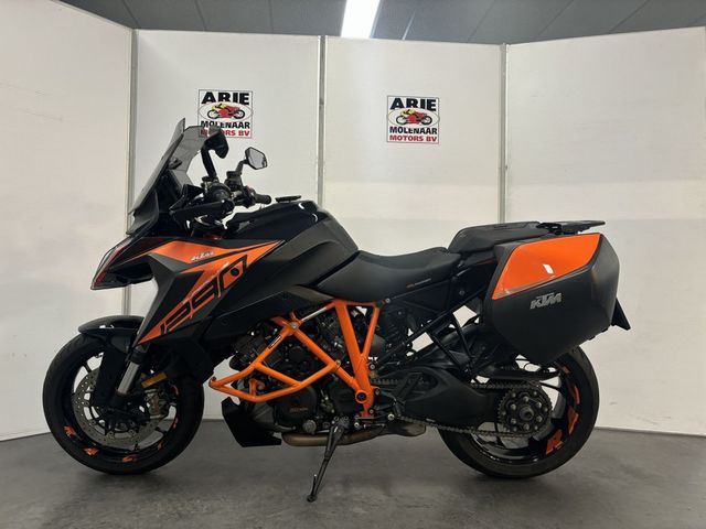 ktm - 1290-super-duke-gt