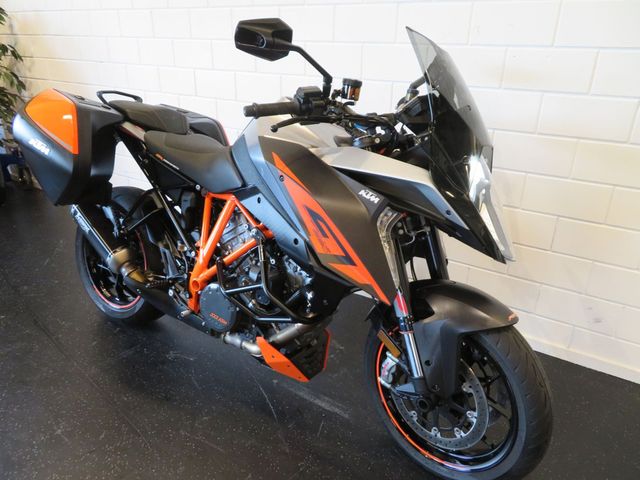 ktm - 1290-super-duke-gt