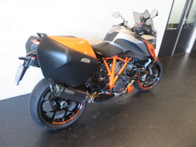 ktm - 1290-super-duke-gt