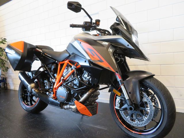 ktm - 1290-super-duke-gt