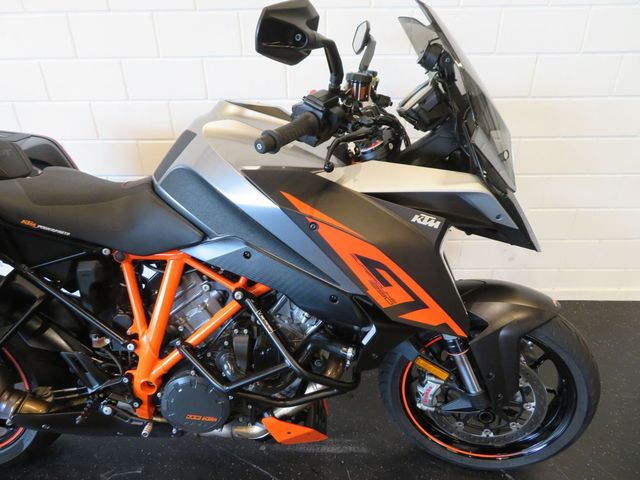 ktm - 1290-super-duke-gt