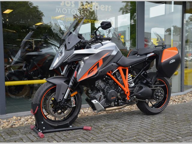 ktm - 1290-super-duke-gt