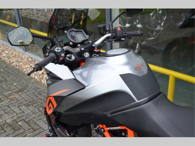 ktm - 1290-super-duke-gt